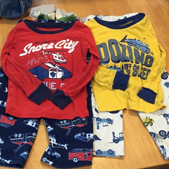 Carter’s pjs - Picture 2 of 4